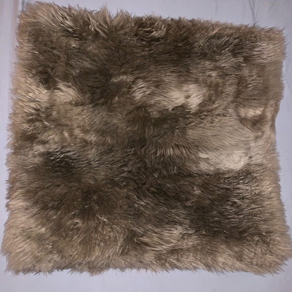 IKEA faux fur throw pillows cover - Picture 3 of 3